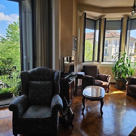 Homegallery - Elegante Appartamento Milanese エクステリア 写真