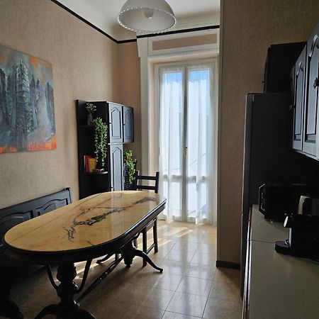 Homegallery - Elegante Appartamento Milanese エクステリア 写真