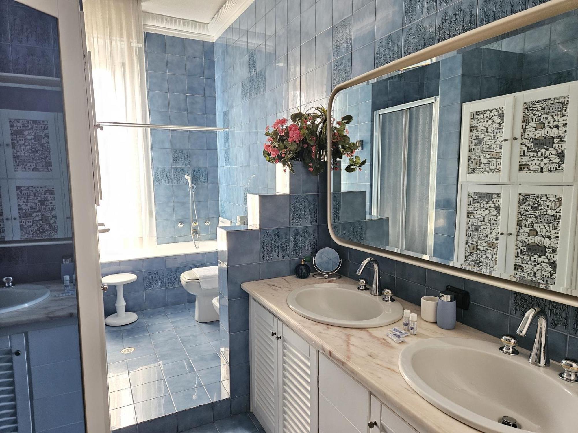 Homegallery - Elegante Appartamento Milanese エクステリア 写真