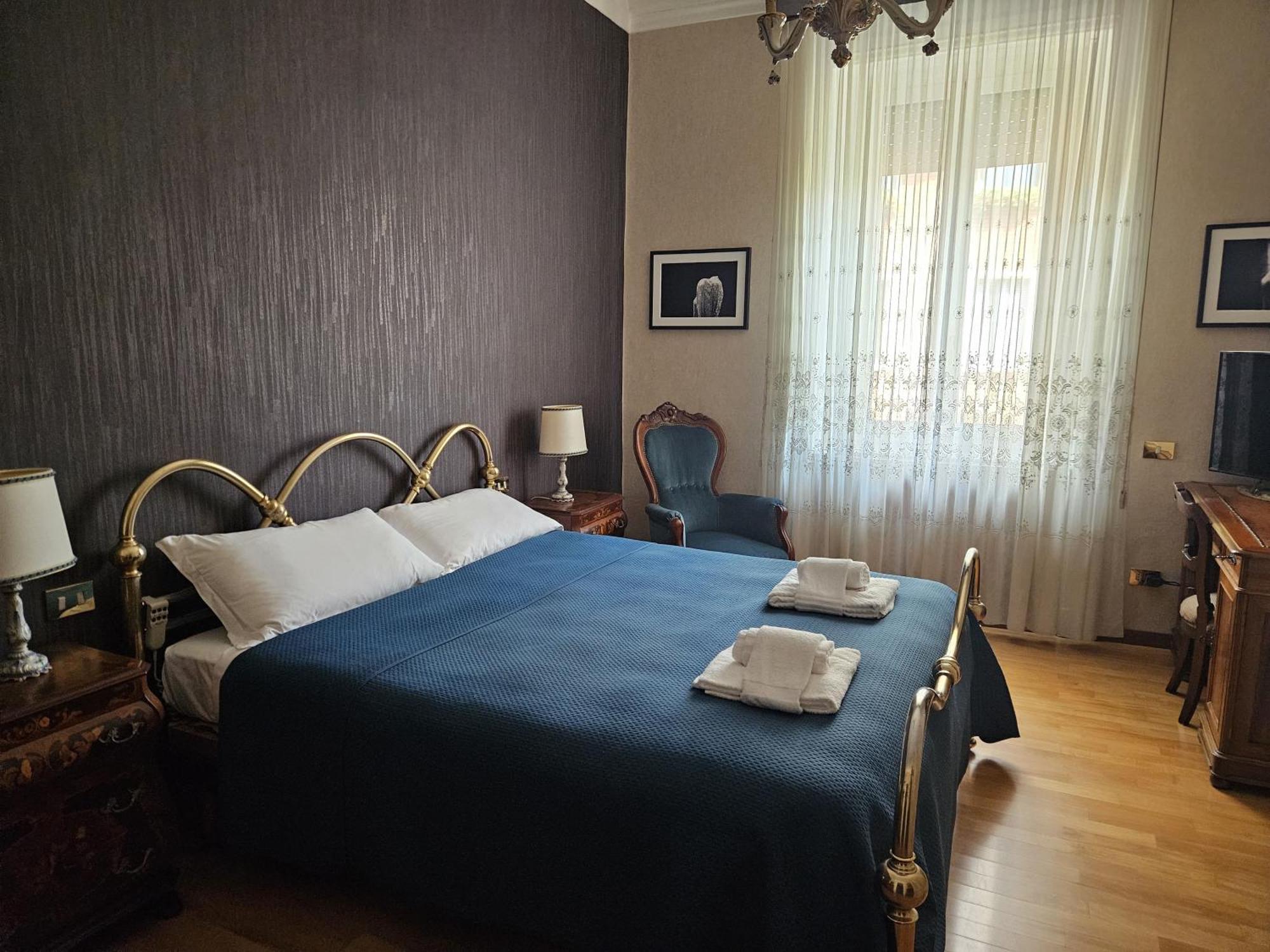 Homegallery - Elegante Appartamento Milanese エクステリア 写真