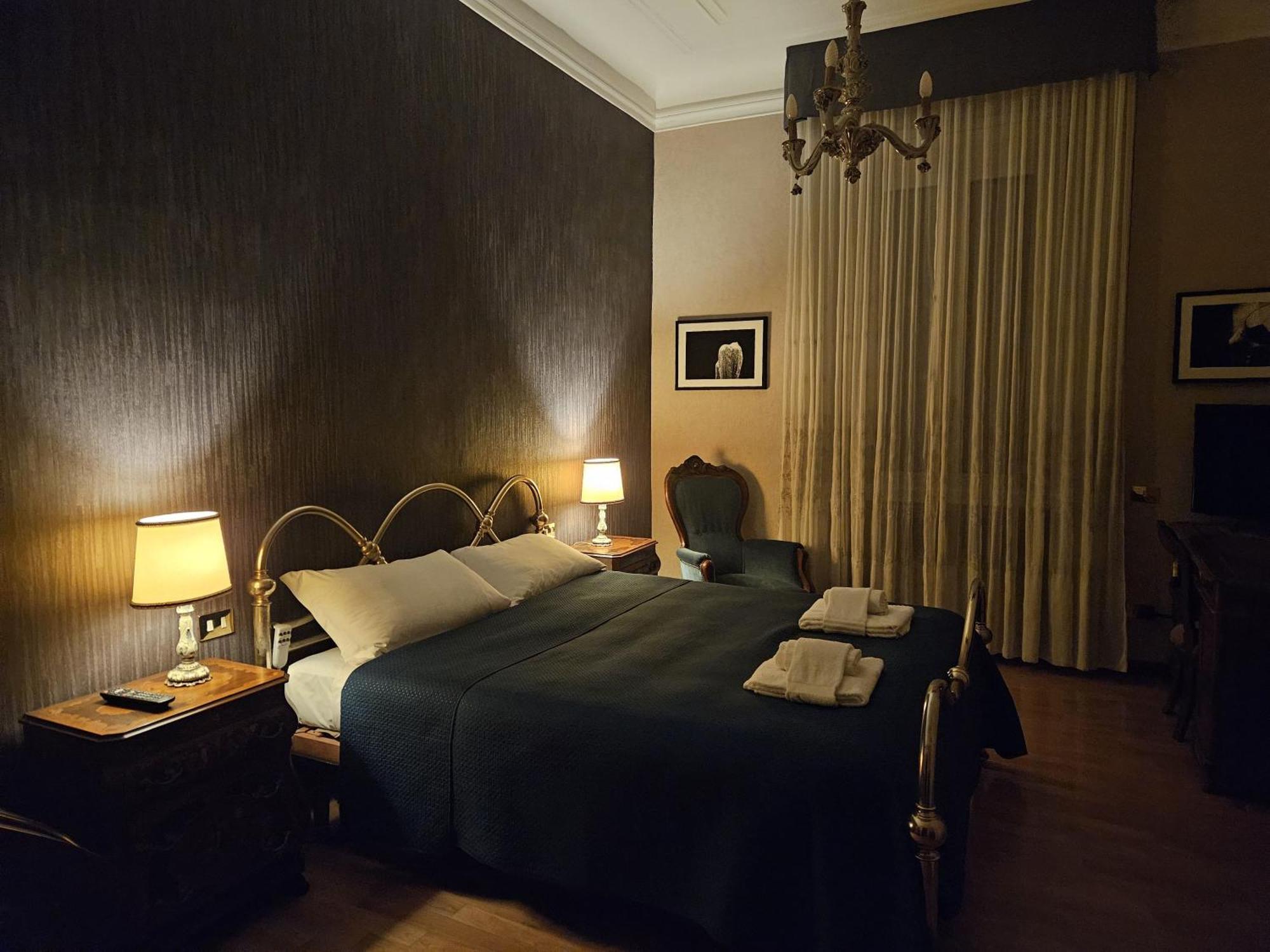 Homegallery - Elegante Appartamento Milanese エクステリア 写真