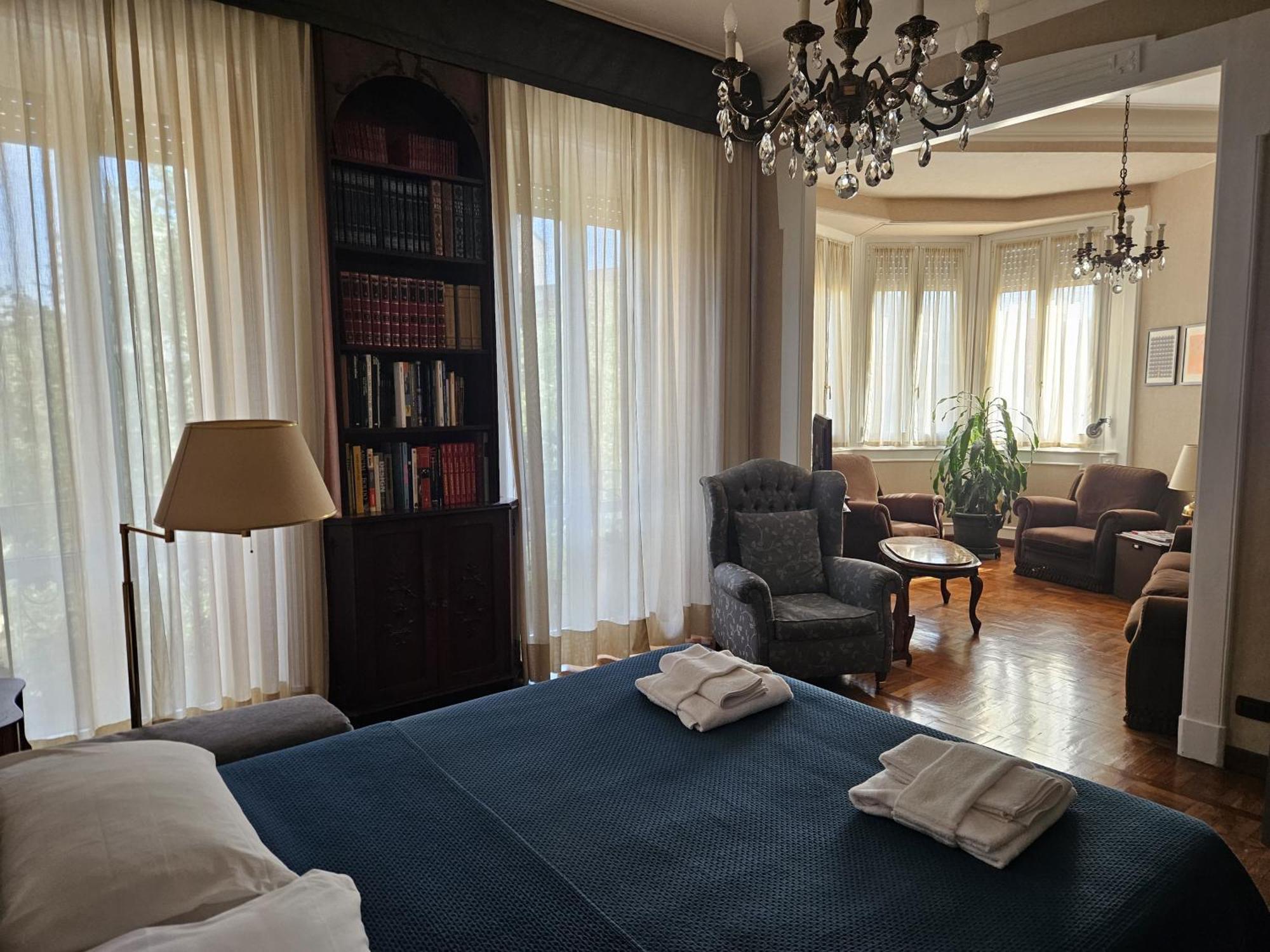 Homegallery - Elegante Appartamento Milanese エクステリア 写真